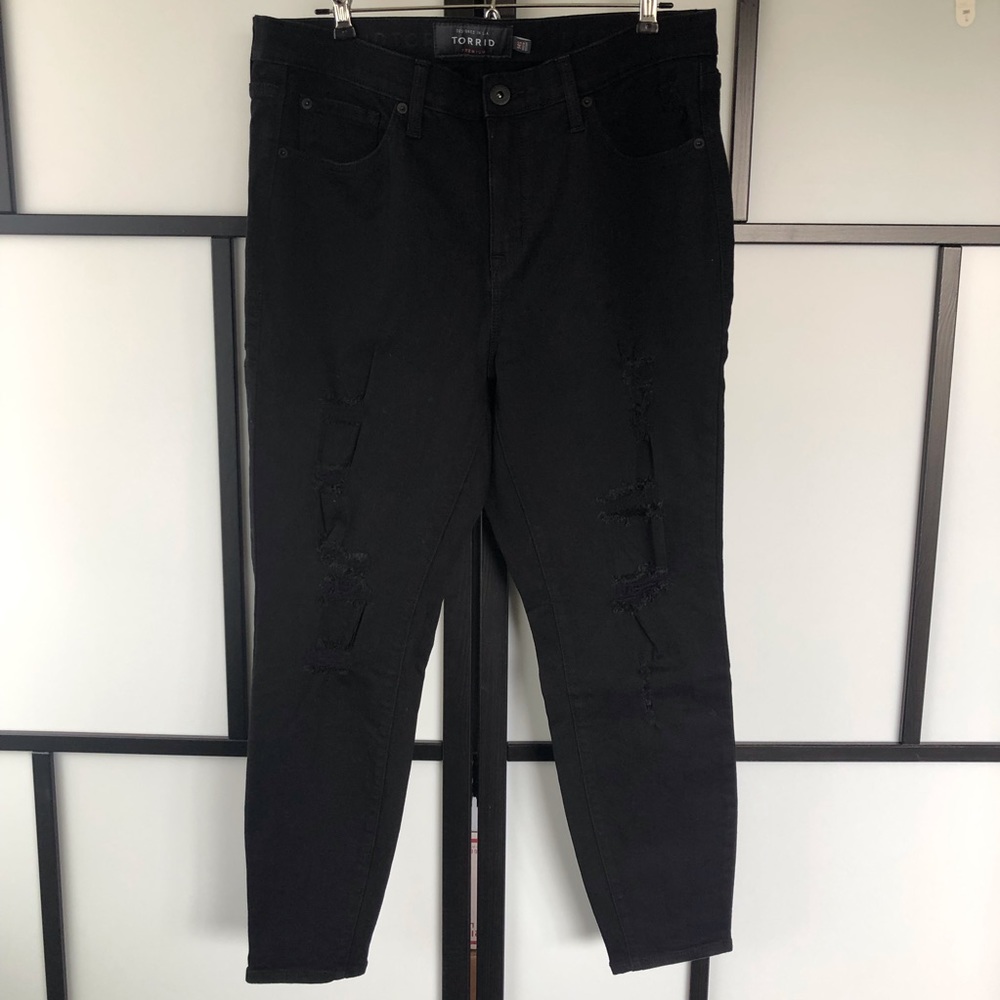 Torrid Distressed Black Sky high skinny jeans 14S